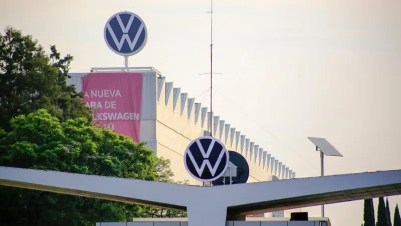 Gobierno de Puebla mantiene incentivos fiscales a Volkswagen y Audi, pero pide mayor integración local