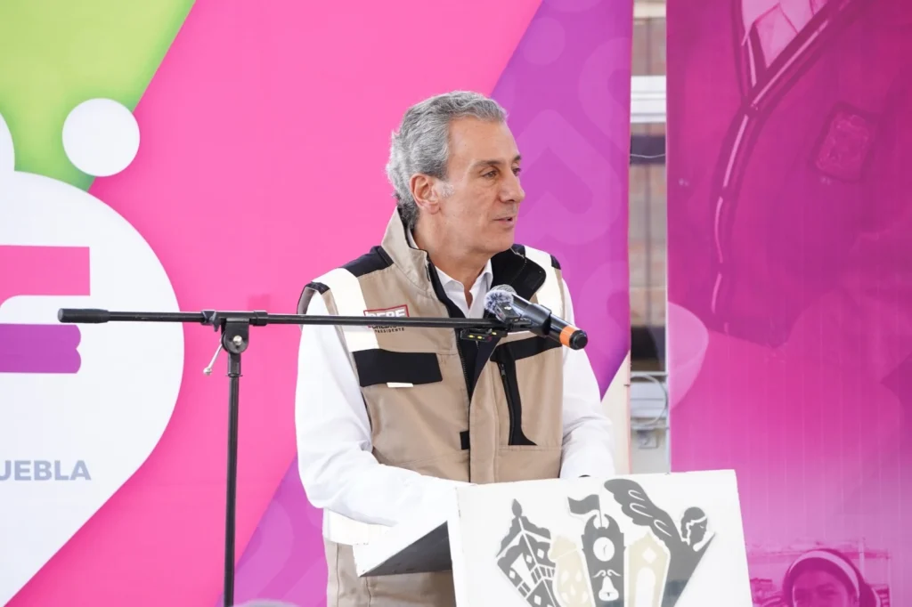 MariElise Budib y Pepe Chedraui colocan la primera piedra de desayunadores en su modalidad caliente