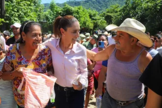 “No vamos a dejar desamparado a nadie” Claudia Sheinbaum y Armenta supervisan atención a damnificados en la Sierra Norte