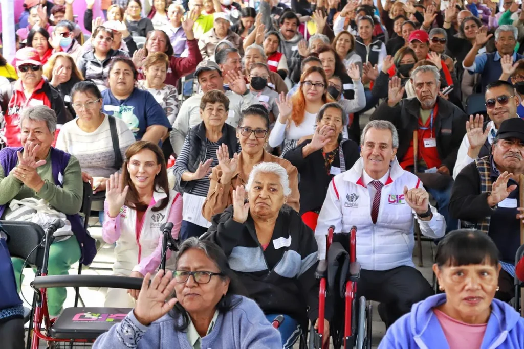 Pepe Chedraui y MariElise Budib entregaron 122 aparatos funcionales en Puebla