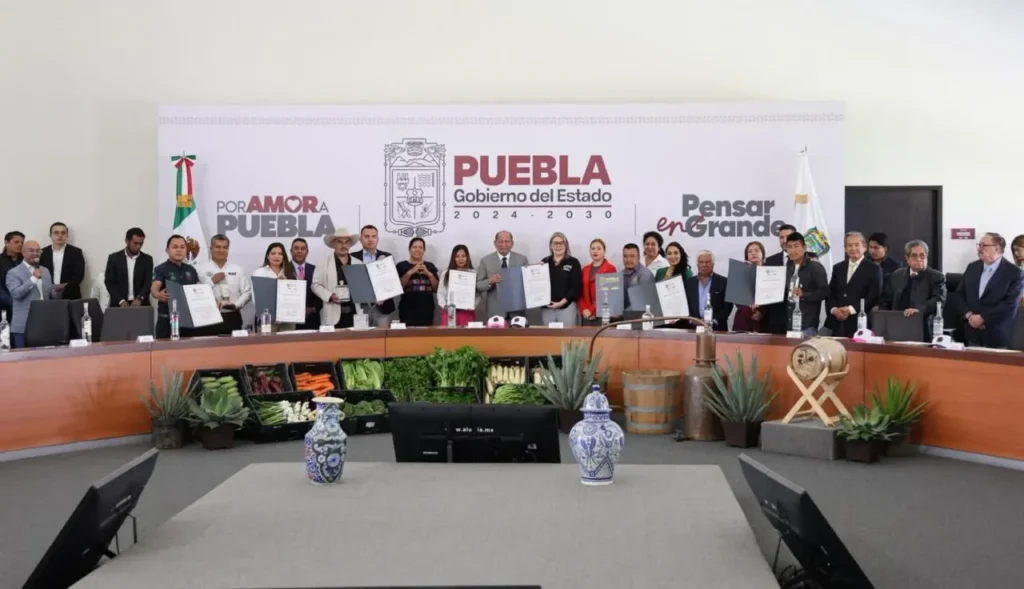 Puebla brilla en certamen internacional y consolida su liderazgo mezcalero