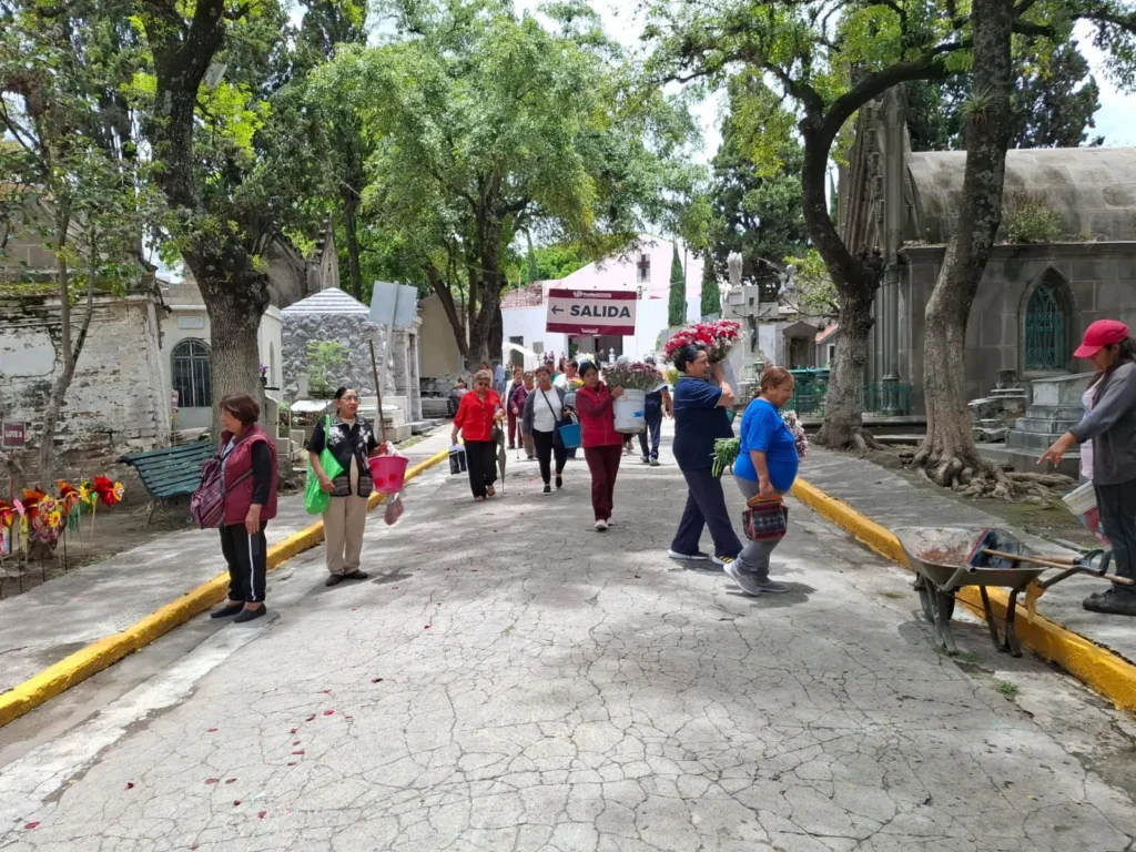 Se estima la afluencia de más de 82 mil visitantes en el Panteón Municipal de Puebla