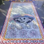 Tradición y arte en Puebla: el tapete y ofrenda del Palacio Municipal rinden homenaje a Juan de Palafox y Mendoza