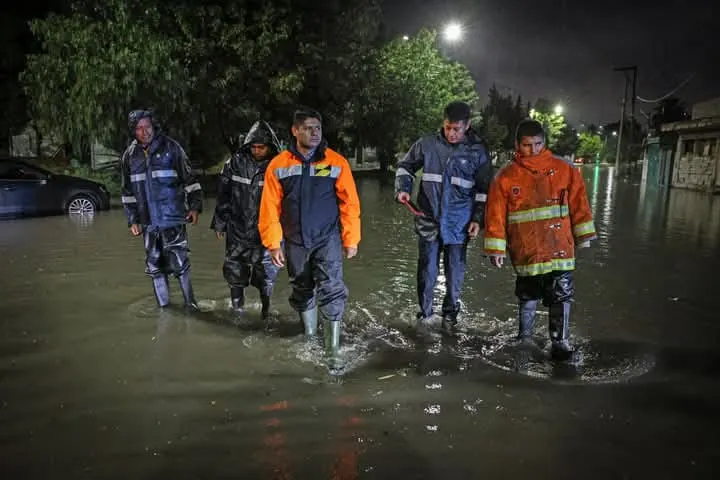 Tras intensas lluvias, Omar Muñoz acude a zonas afectadas de Sanctorum y Chautenco