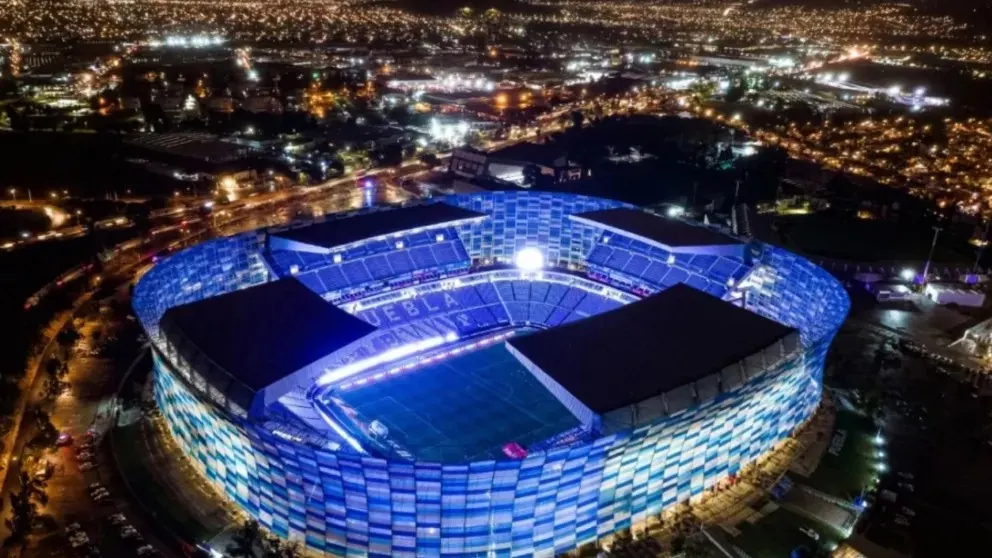 Avanzan trabajos para que el Estadio Cuauhtémoc cumpla con los requisitos rumbo al Mundial 2026