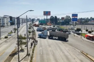 Transportistas bloquearon Periférico Ecológico; exigen respeto a fuentes laborales y denuncian agresiones