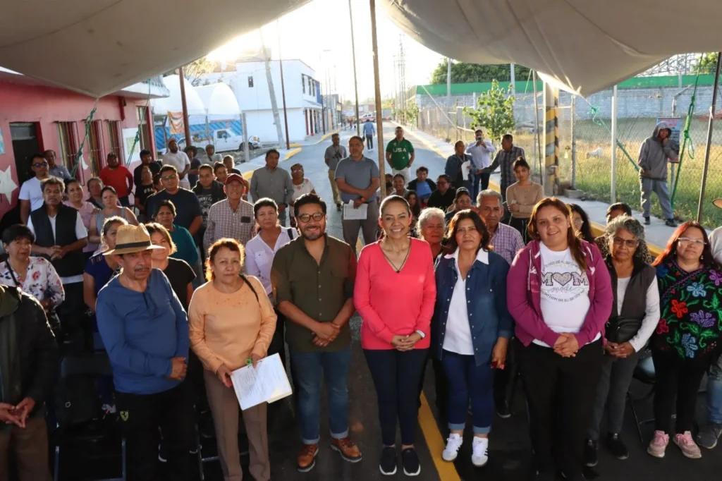Ariadna Ayala entrega rehabilitación de la carretera a Tianguismanalco en Rancho Gamboa (2)