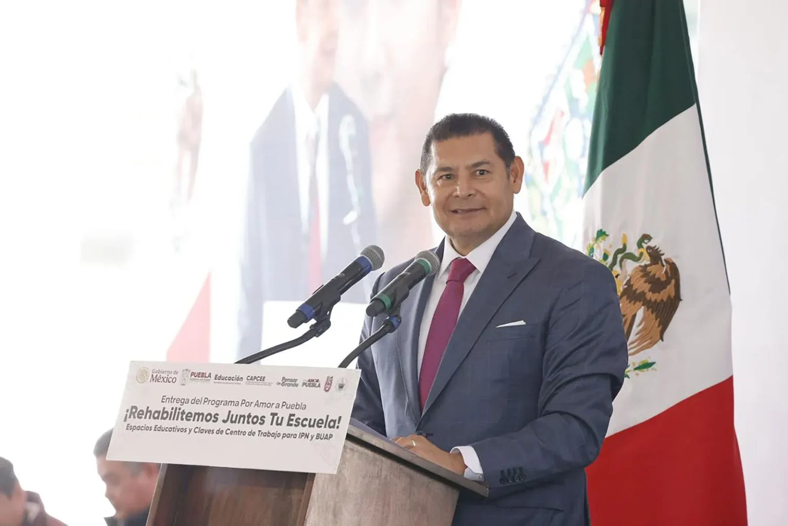 Armenta entrega Becas de Conectividad para impulsar el desarrollo educativo en Puebla