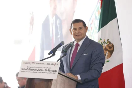 Armenta entrega Becas de Conectividad para impulsar el desarrollo educativo en Puebla