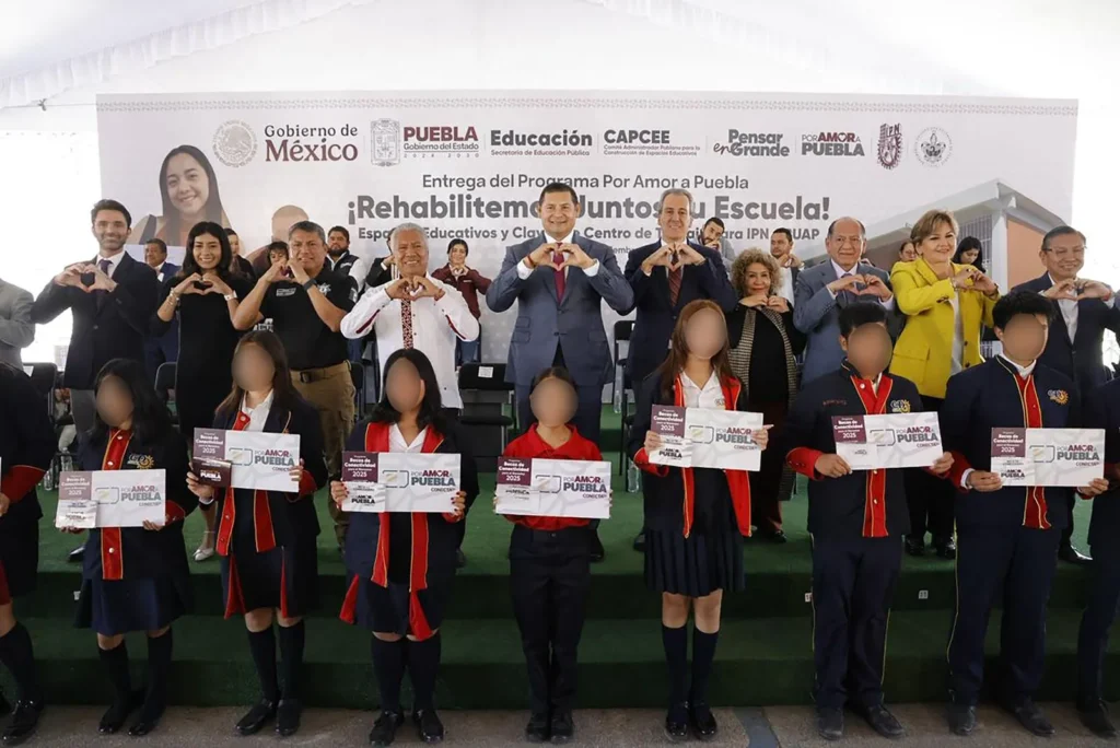 Armenta entrega Becas de Conectividad para impulsar el desarrollo educativo en Puebla