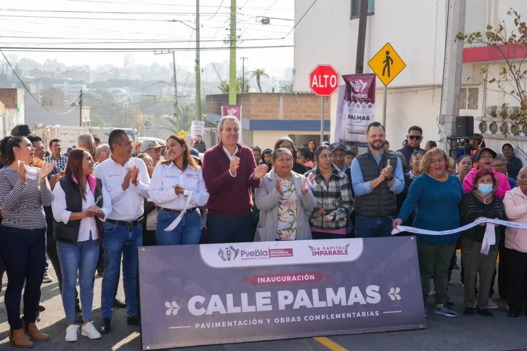 Entrega Pepe Chedraui trabajos de pavimentación en la colonia Santa Cruz Buenavista