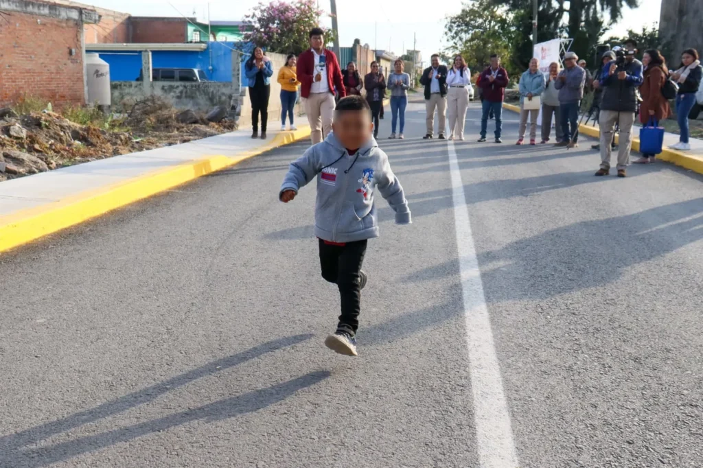 Gobierno de Tonantzin Fernández cumple con vecinas y vecinos de San Gregorio Zacapechpan