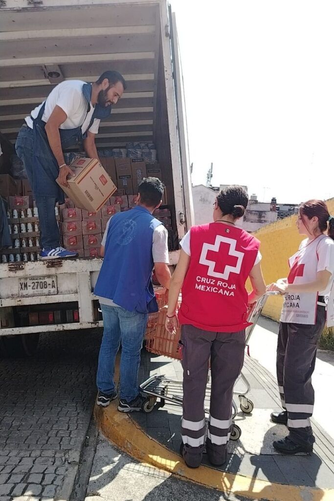 Fundación Granjas Carroll entrega despensas a Cruz Roja para damnificados