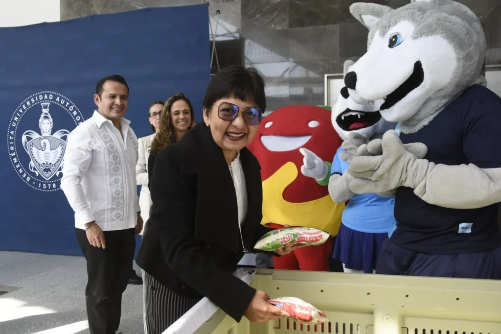 La BUAP inicia la campaña Échale los kilos, donación de arroz y frijol 2025