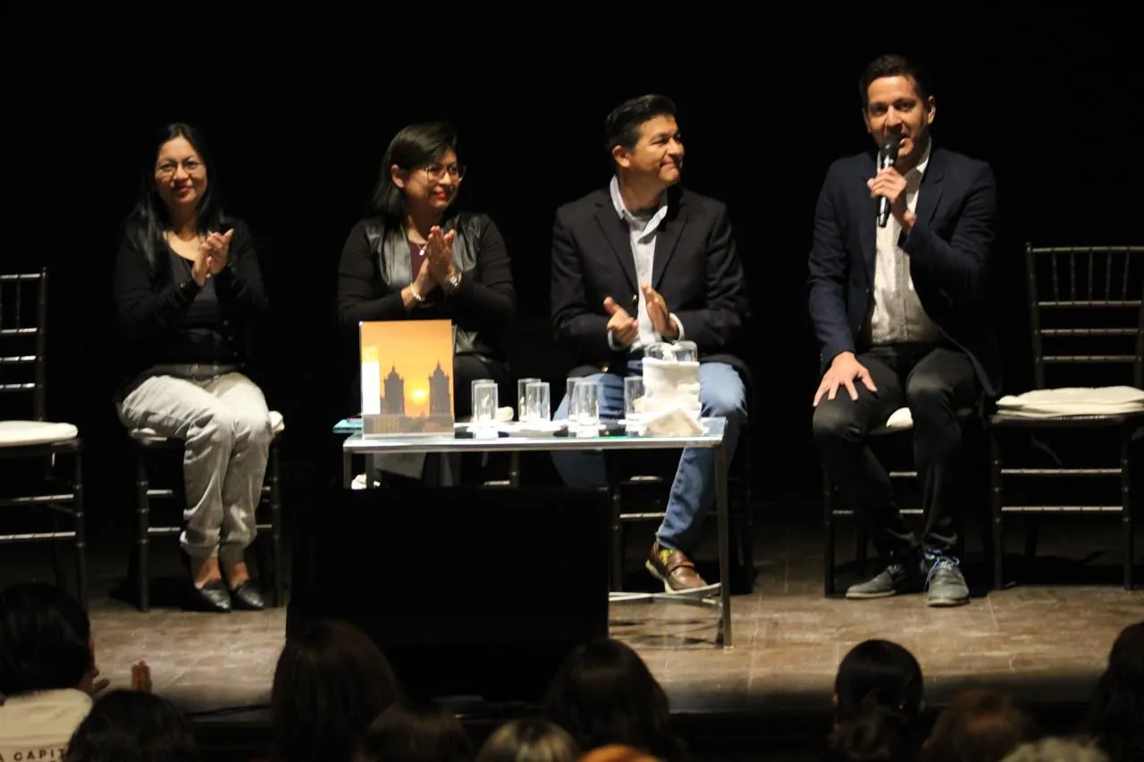 Presenta Gobierno de la Ciudad tomo 43 de la Revista Cuetlaxcoapan