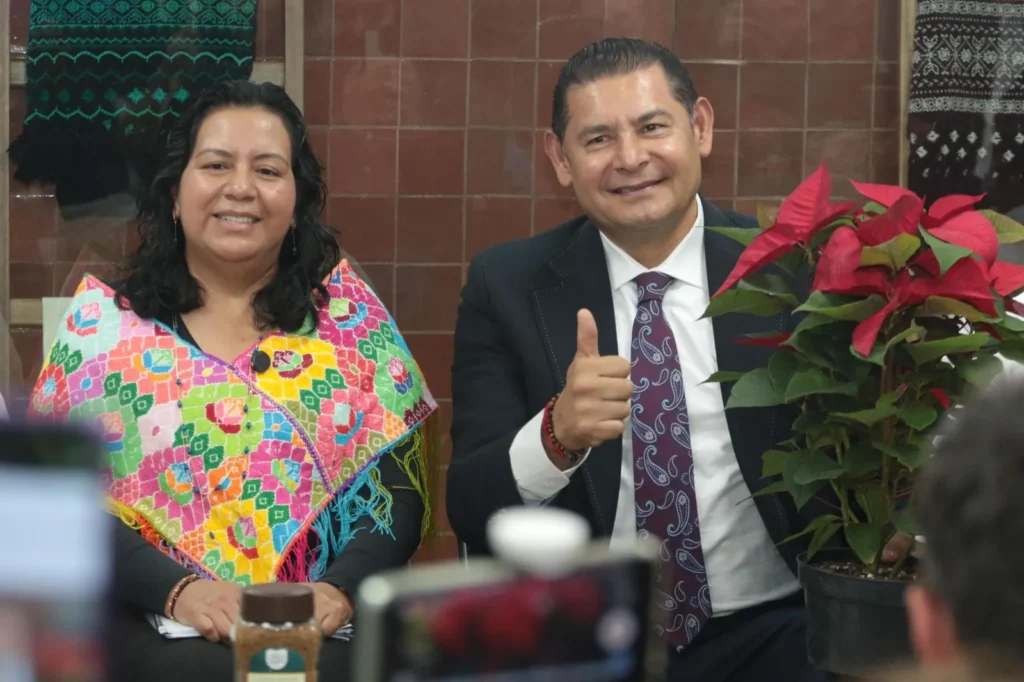 Producción de nochebuena fortalece la economía agrícola y turística de Atlixco