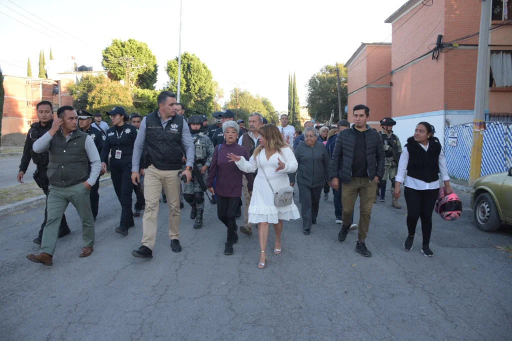 Secretario Félix Pallares Miranda continúa recorridos y encuentros con vecinos de colonias al sur de la ciudad