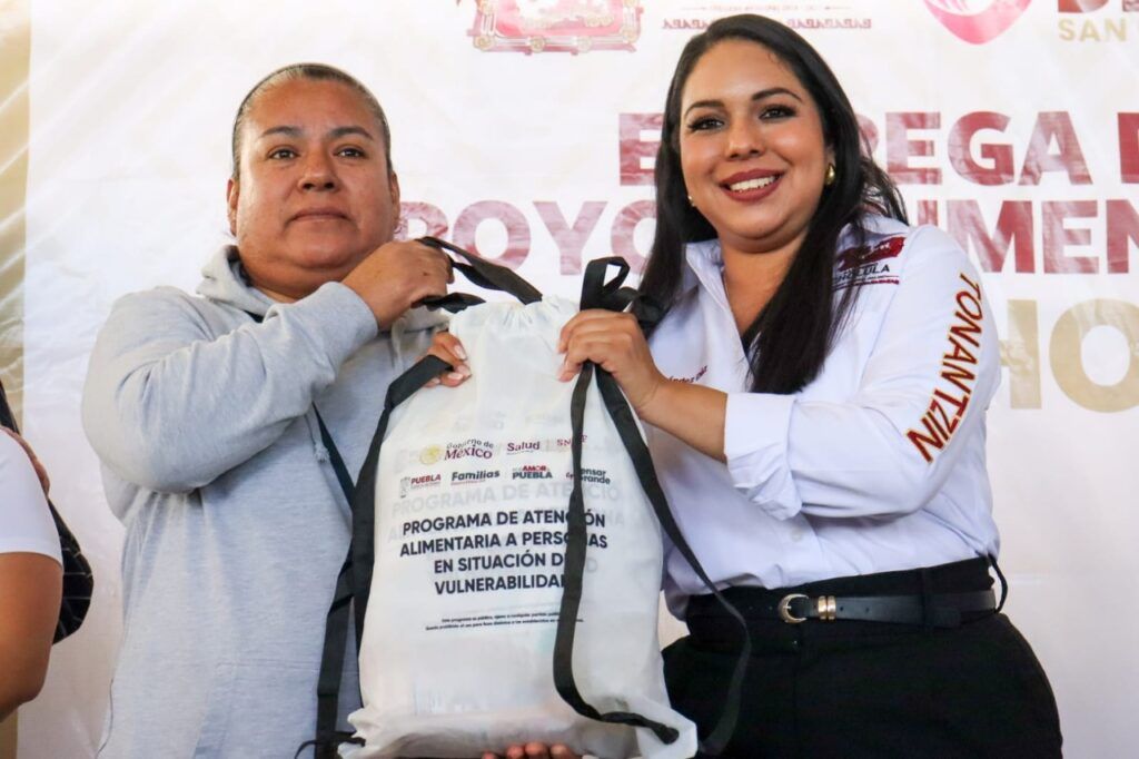 Entrega Tonantzin Fernández apoyos alimentarios a personas en situación vulnerable