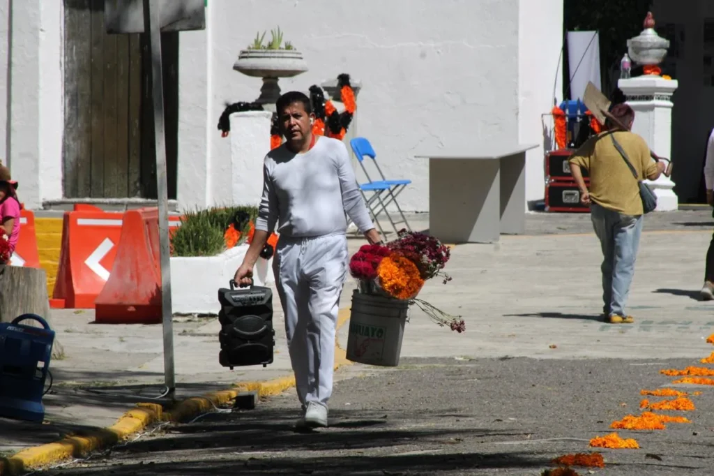Llaman a prevenir golpes de calor durante visitas a panteones