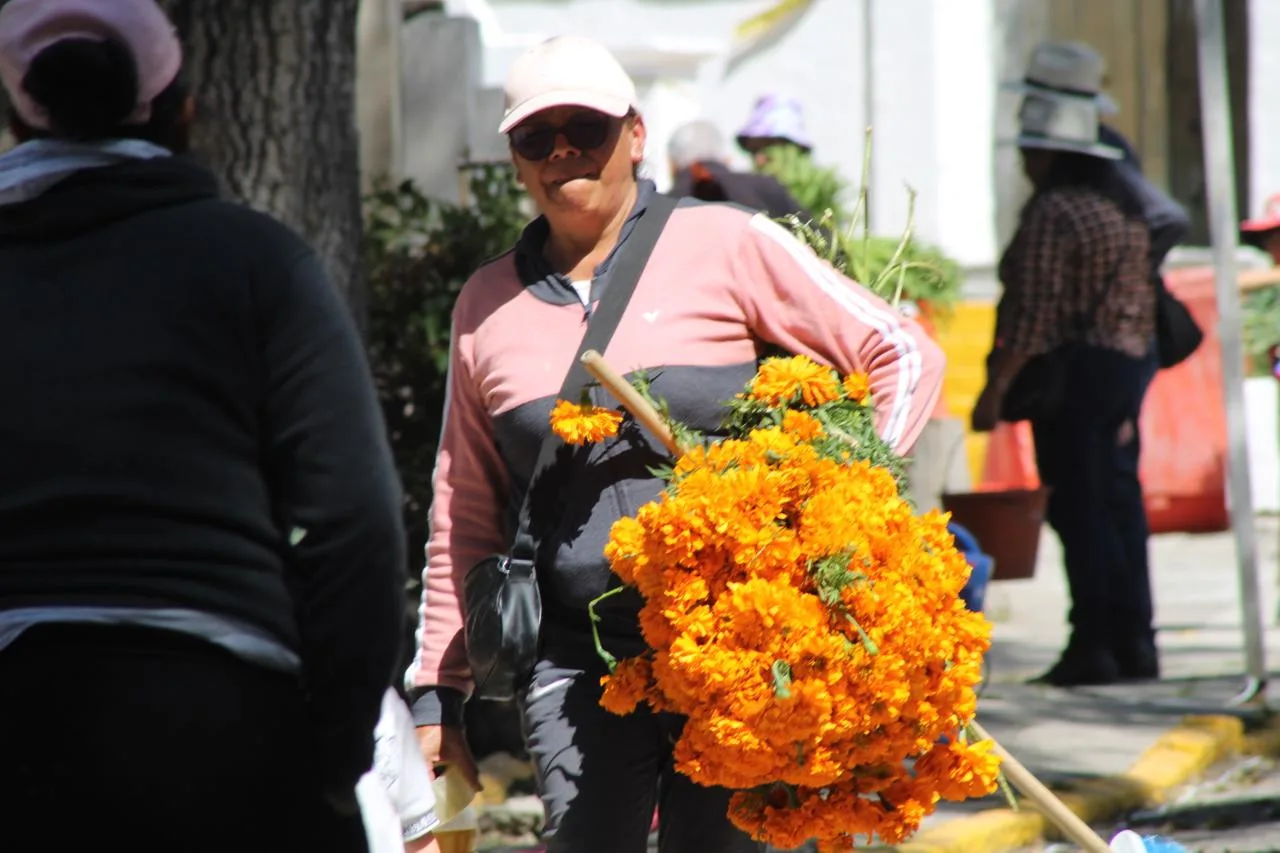 Llaman a prevenir golpes de calor durante visitas a panteones