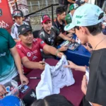 Conviven pilotos de NASCAR con poblanas y poblanos