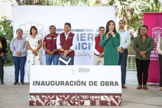 Omar Muñoz entrega arco techo del “Bachillerato Octavio Paz”