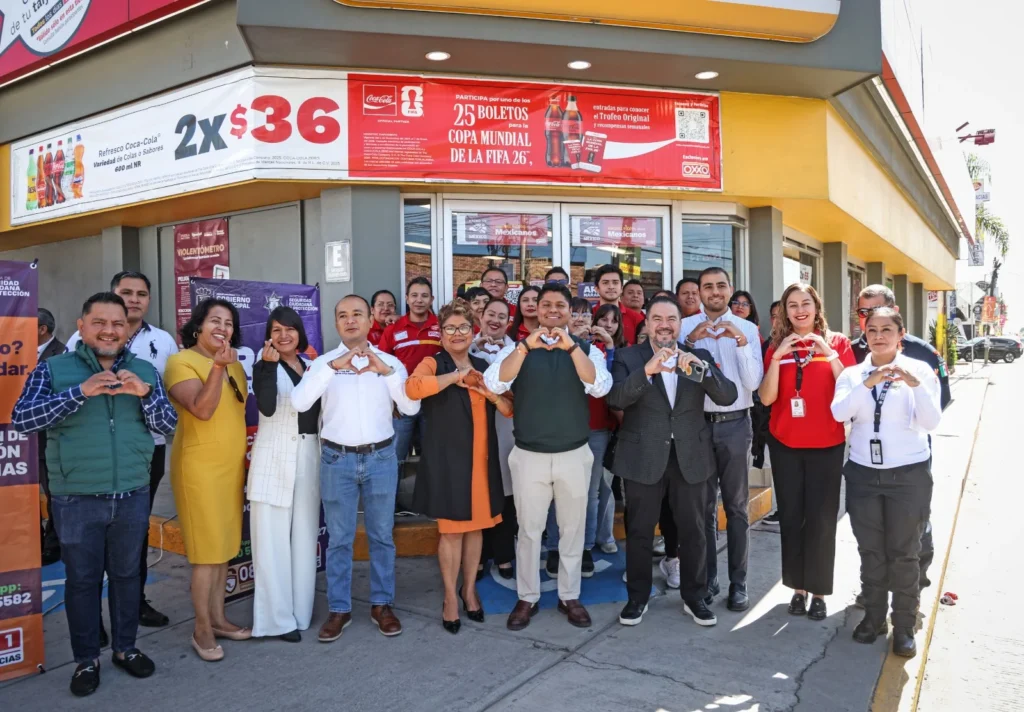 Firma Omar Muñoz convenio de colaboración con la cadena Oxxo para la instalación de “Arcos Naranja”