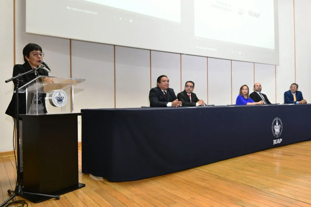 Rectora preside Cuarto Informe de Labores y toma de protesta en la Facultad de Administración
