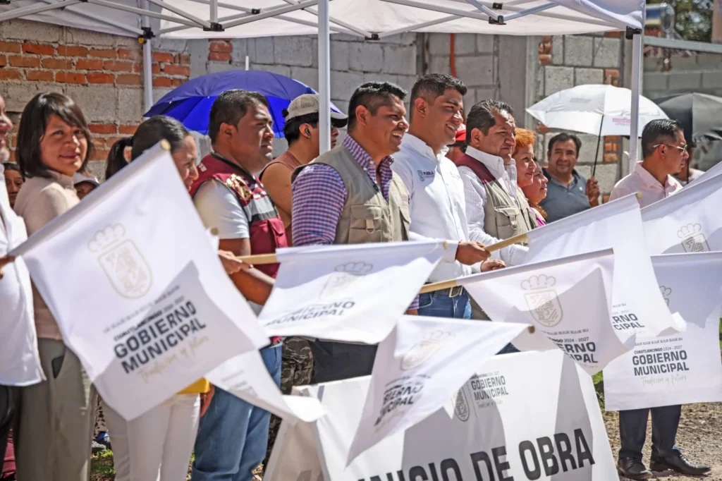 
Omar Muñoz refrenda compromiso de mejorar la infraestructura de la comunidad

