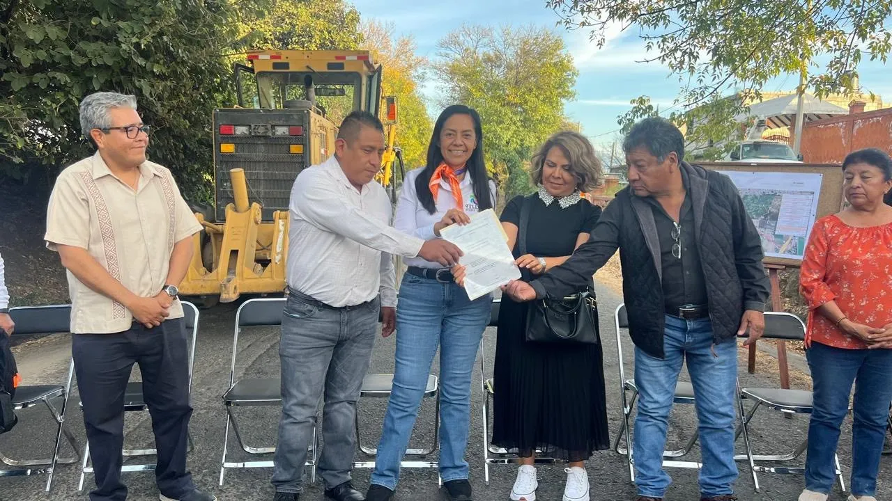 Ariadna Ayala arranca la rehabilitación del camino a Nexatengo