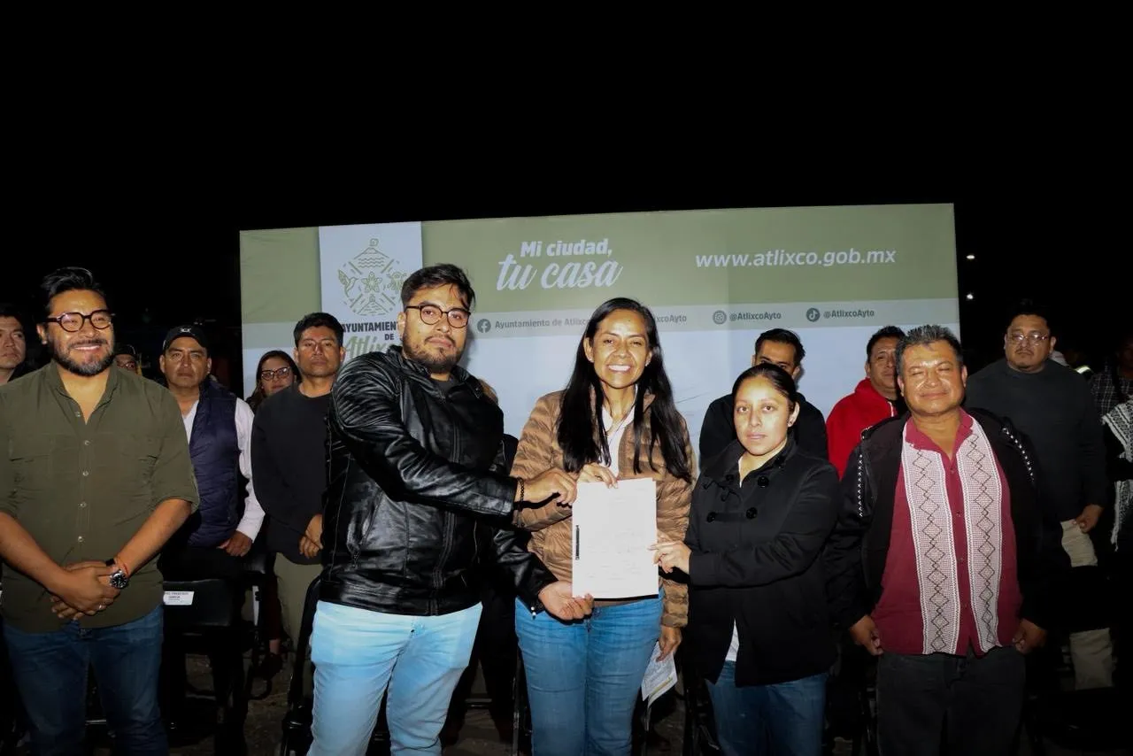 Ariadna Ayala fortalece la seguridad vial con alumbrado solar en Atlixco