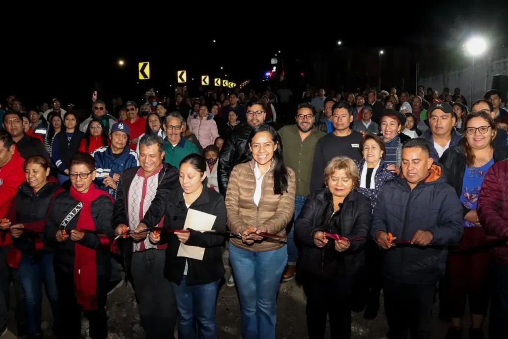Ariadna Ayala fortalece la seguridad vial con alumbrado solar en Atlixco