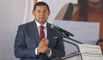 Armenta inicia el cablebús el mismo día de su primer informe