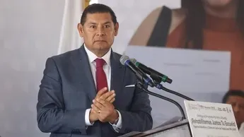 Armenta inicia el cablebús el mismo día de su primer informe