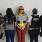 Detienen a Isabel “N”, presunta implicada en el ataque al bar Lacoss en Puebla