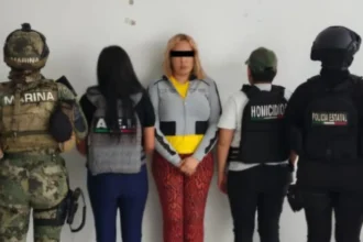 Detienen a Isabel “N”, presunta implicada en el ataque al bar Lacoss en Puebla