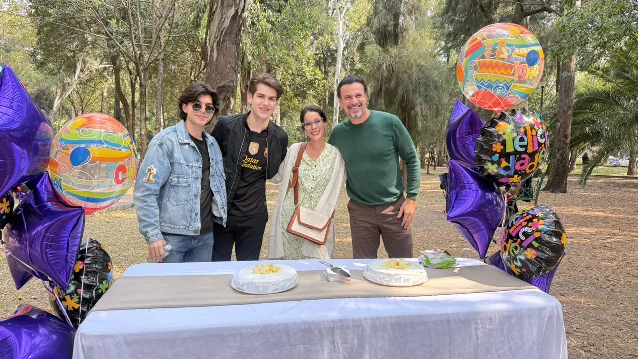 Elenco y producción de “Somos Familia” celebraron el cumpleaños de Oka Giner.