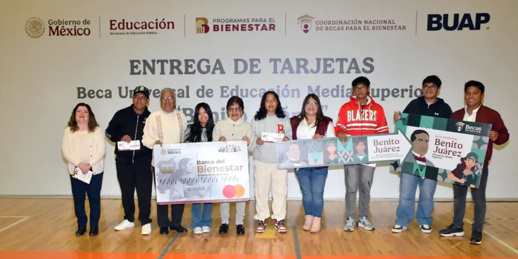 Encabeza Lilia Cedillo entrega de tarjetas de la Beca Universal de Educación Media Superior “Benito Juárez”