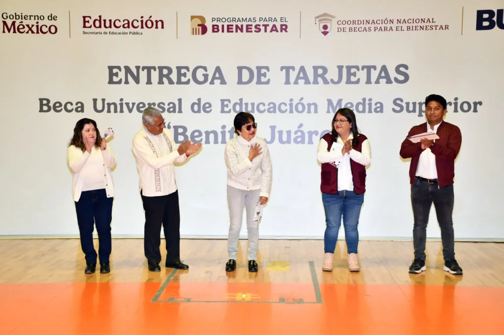 Encabeza Lilia Cedillo entrega de tarjetas de la Beca Universal de Educación Media Superior “Benito Juárez”