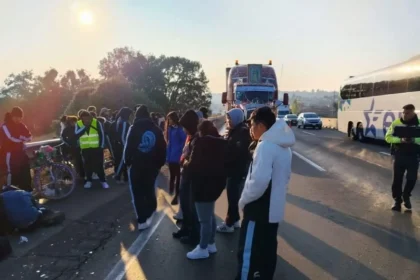 Peregrinos atropellados en la autopista México-Puebla, dejan un muerto y un lesionado