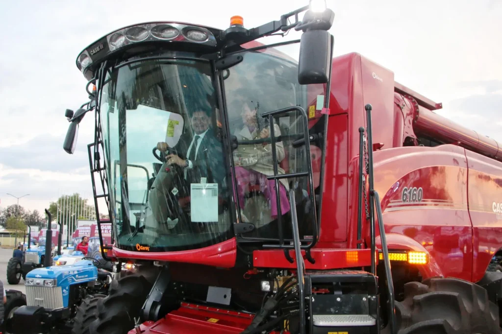 Puebla entrega 357 equipos agrícolas en segunda etapa de modernización del campo
