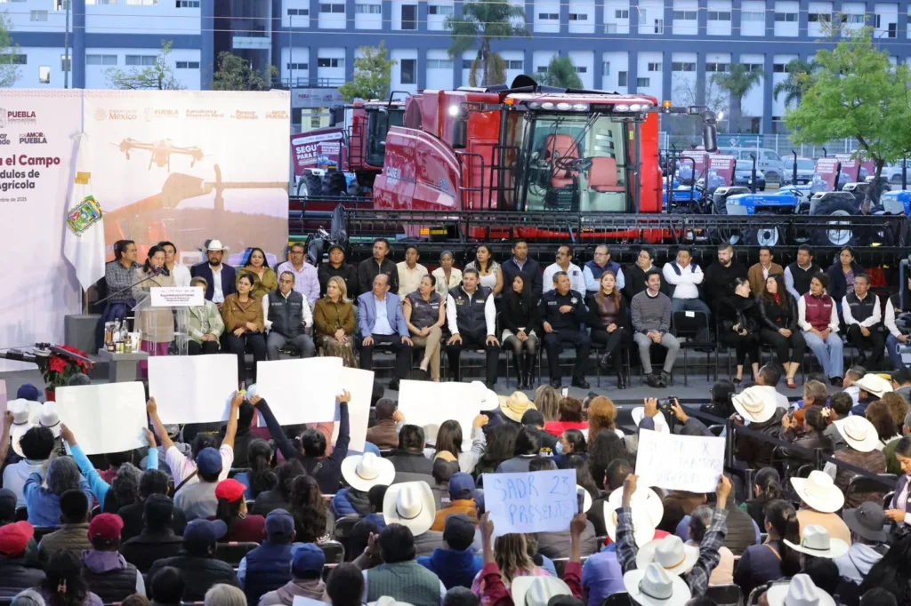 Puebla entrega 357 equipos agrícolas en segunda etapa de modernización del campo