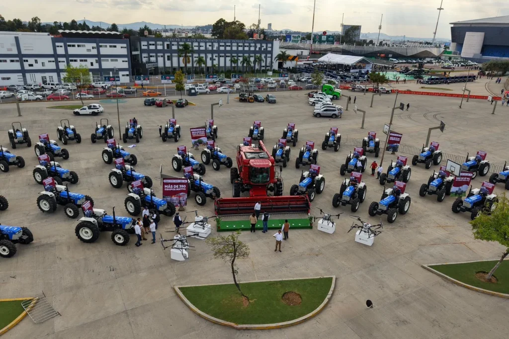 Puebla entrega 357 equipos agrícolas en segunda etapa de modernización del campo