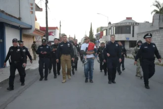 Recorre Félix Pallares Miranda, calles de la colonia Universidades para reforzar la seguridad en la zona