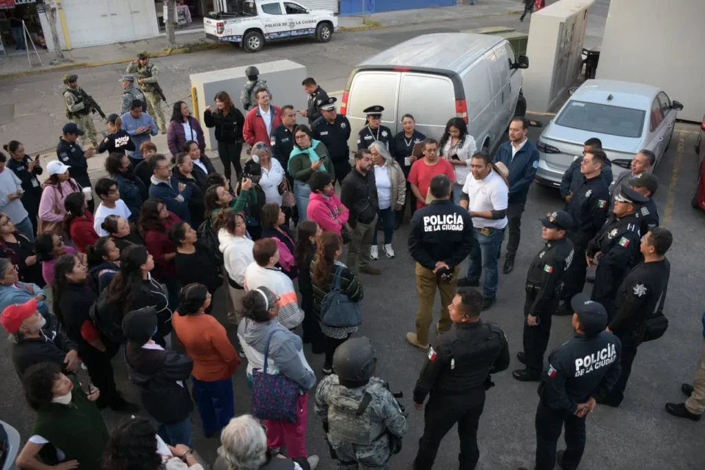 Recorre Félix Pallares Miranda, calles de la colonia Universidades para reforzar la seguridad en la zona