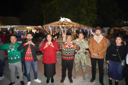 AMOZOC SE UNIÓ PARA ENCENDER SU ÁRBOL DE NAVIDAD
