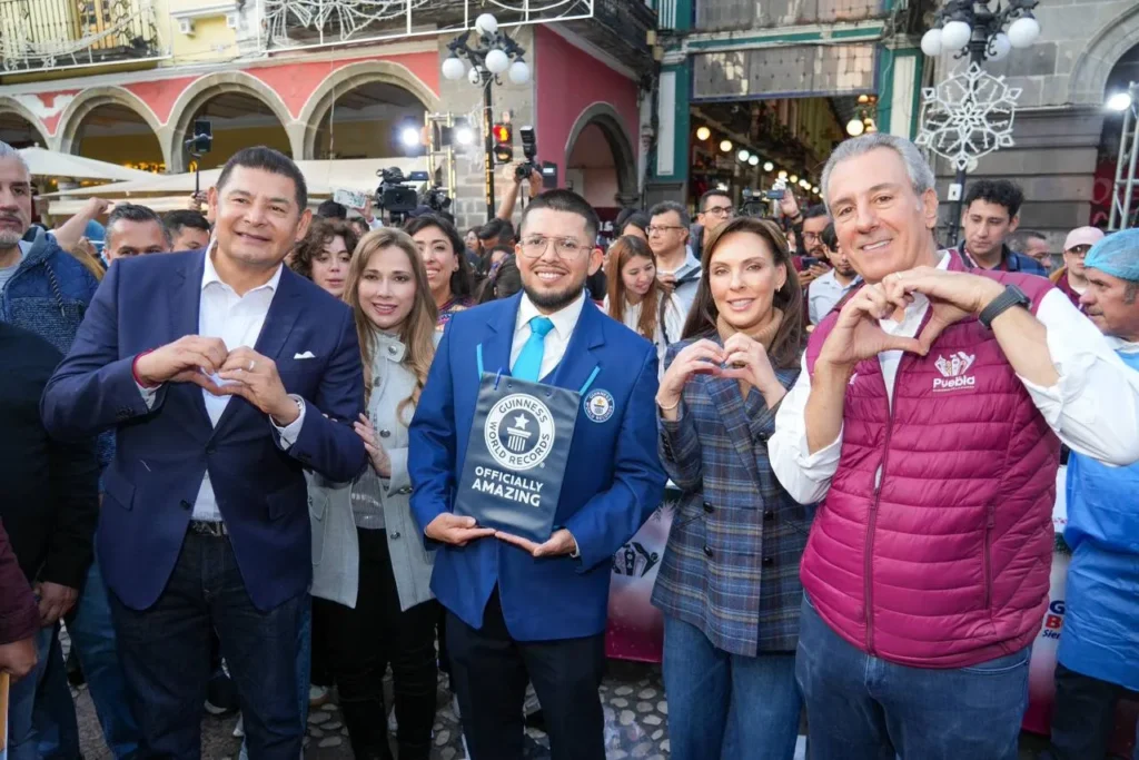 Alcanza Puebla capital récord Guinness de la rosca de Reyes monumental más grande del mundo