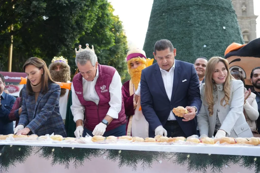 Alcanza Puebla capital récord Guinness de la rosca de Reyes monumental más grande del mundo