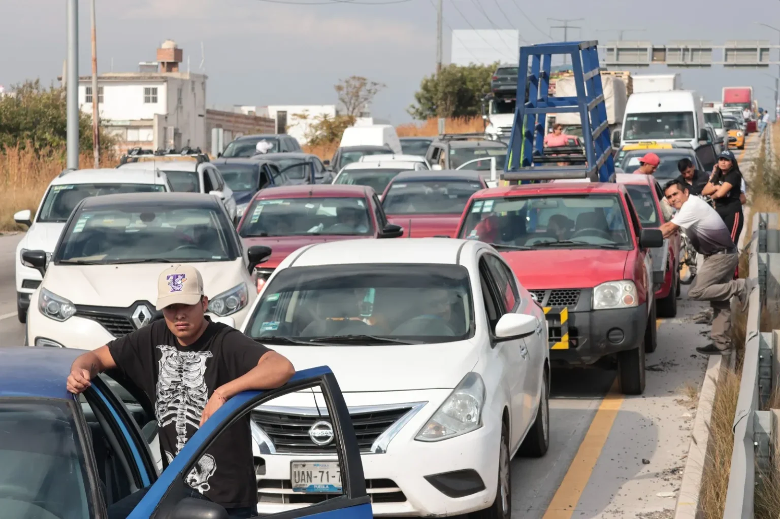 Bloqueo en el Periférico por manifestación