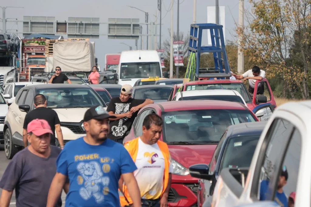 Bloqueo en el Periférico por manifestación